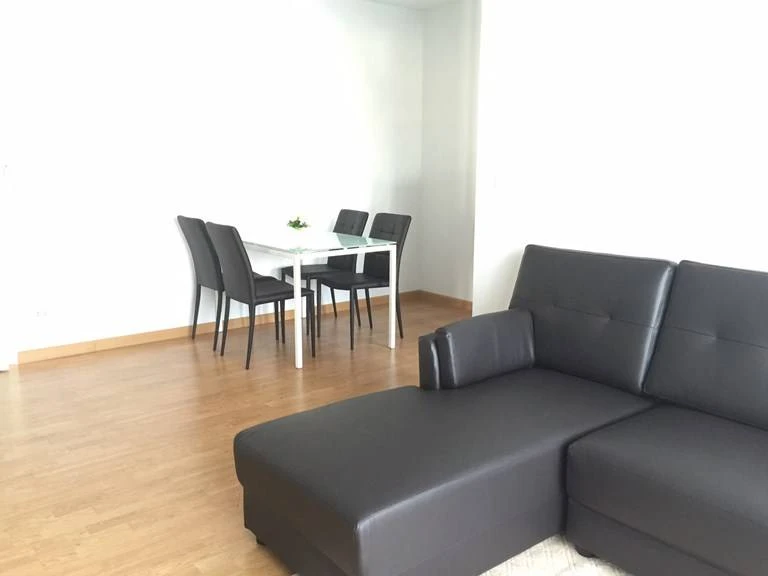 Spacious and comfortable rooms for rent at The Parkland Phetkasem. Fully furnished, just bring your belongings and move in! Book now before it's too l