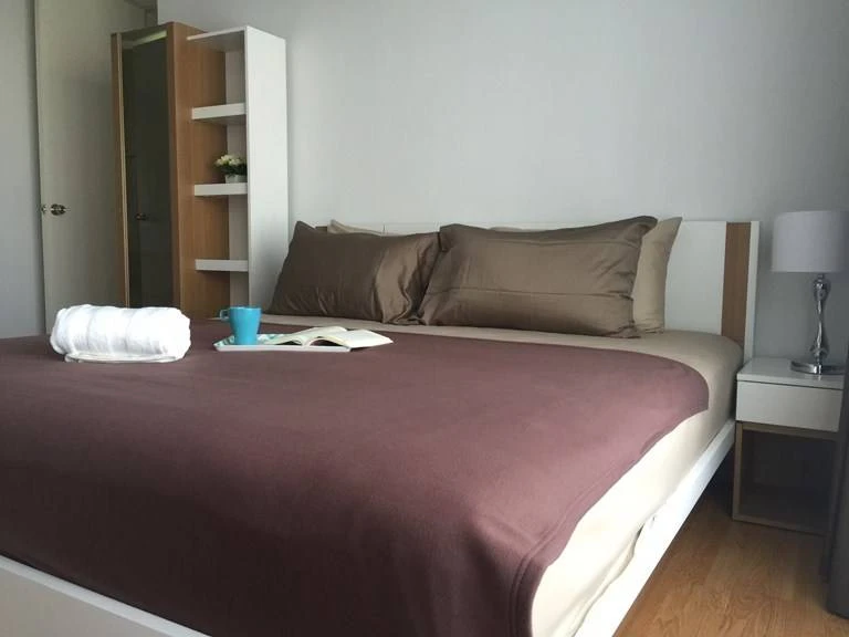 Spacious and comfortable rooms for rent at The Parkland Phetkasem. Fully furnished, just bring your belongings and move in! Book now before it's too l