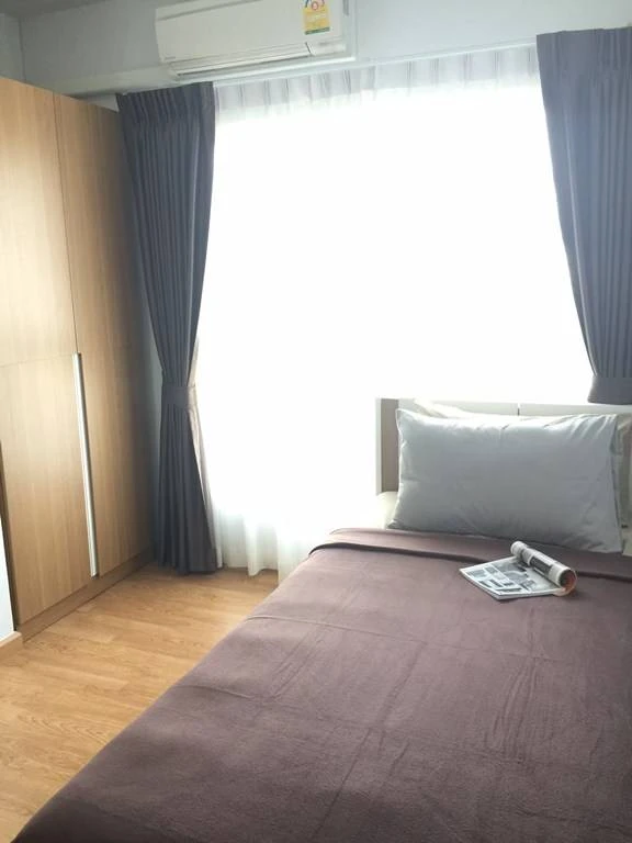 Spacious and comfortable rooms for rent at The Parkland Phetkasem. Fully furnished, just bring your belongings and move in! Book now before it's too l
