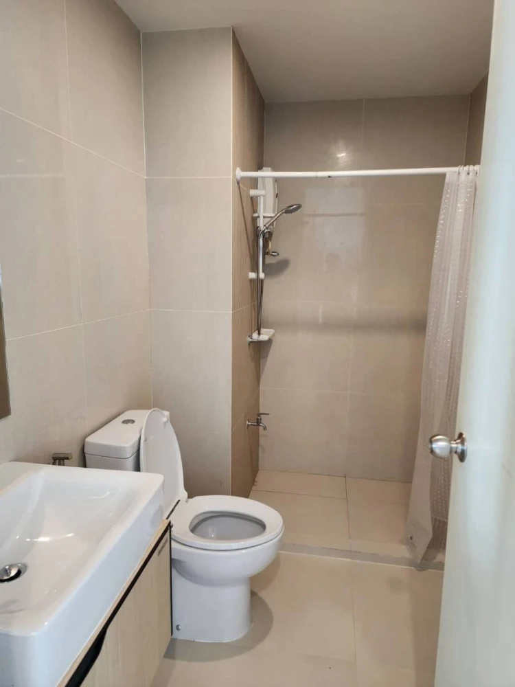 For rent: The Parkland Phetkasem, high floor, ready to move in, fully furnished, reserve now.