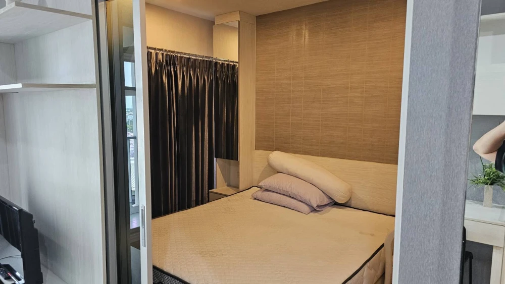 For rent: The Parkland Phetkasem, high floor, ready to move in, fully furnished, complete with amenities. Hurry and reserve now before it's too late!!