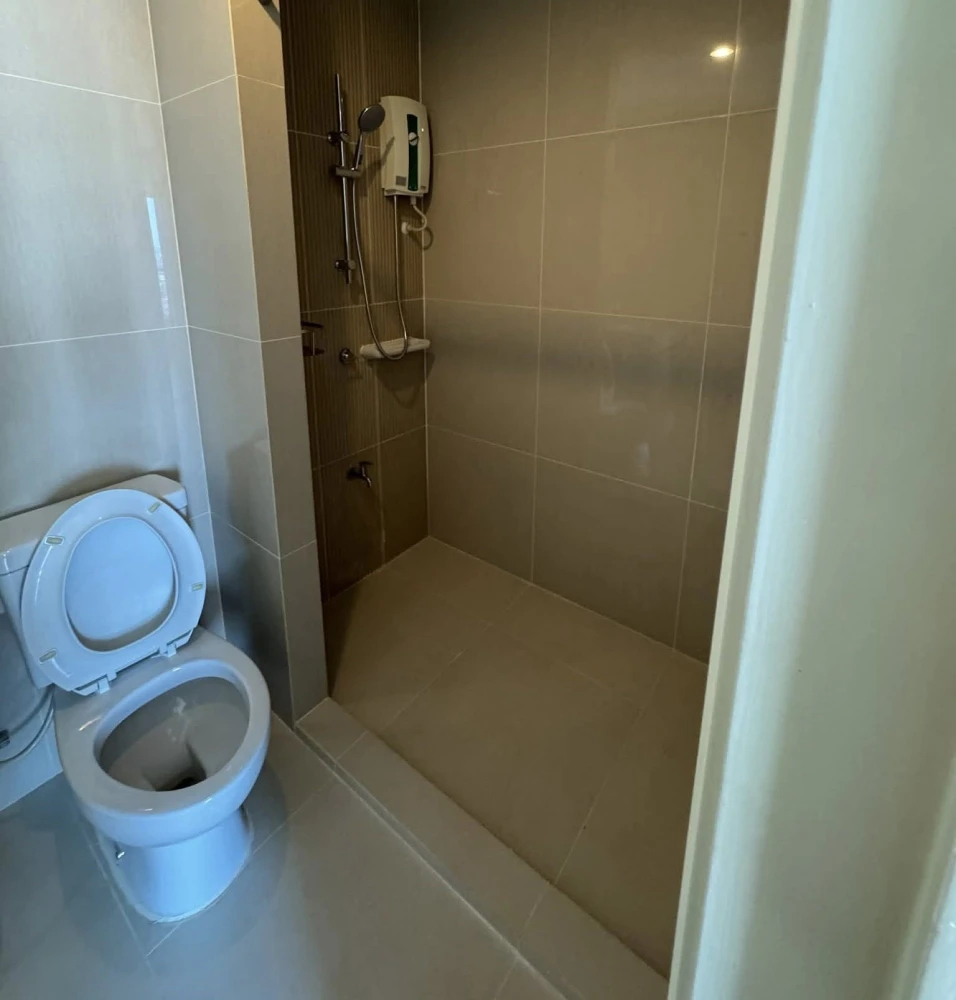 For rent: The Parkland Phetkasem. Nice, spacious high-floor unit. Book now!