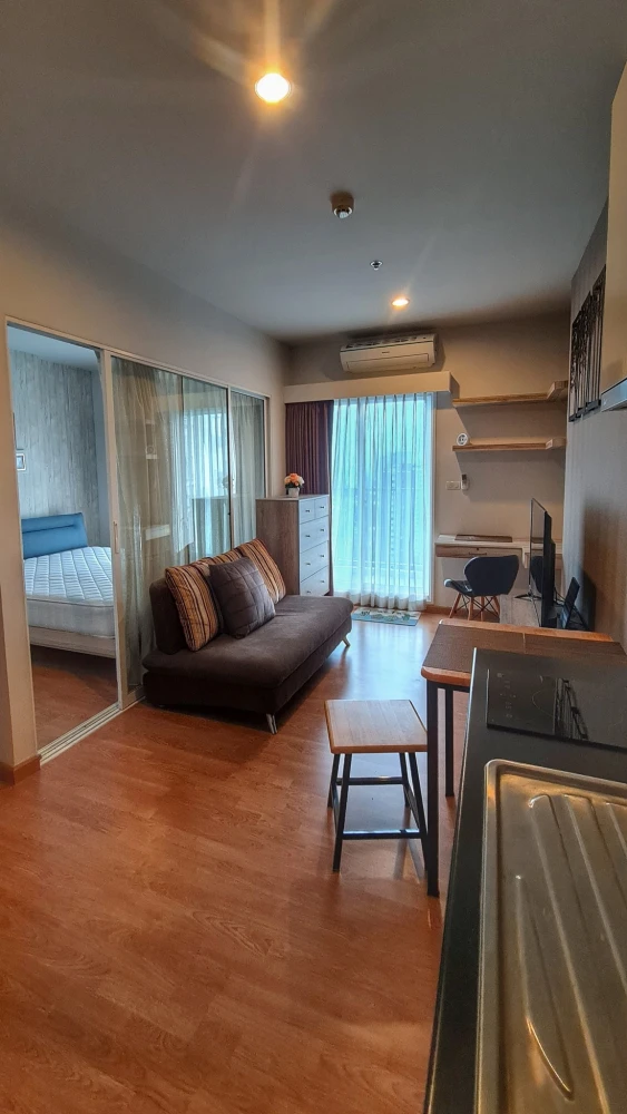 For rent: The Parkland Ratchada-Wongsawang, beautiful condo, luxuriously decorated, room on the 28th floor, with nice wallpaper, book now.