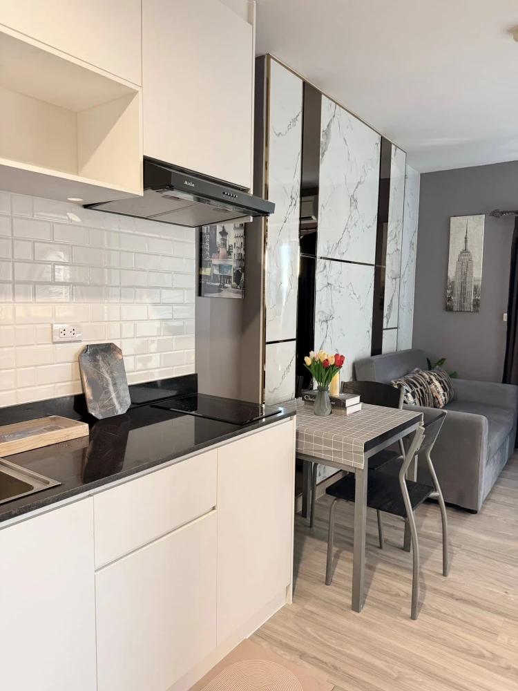 For rent: The Parkland Ratchada-Wongsawang. Beautifully decorated unit with high-quality built-in marble wall furnishings. Book now!