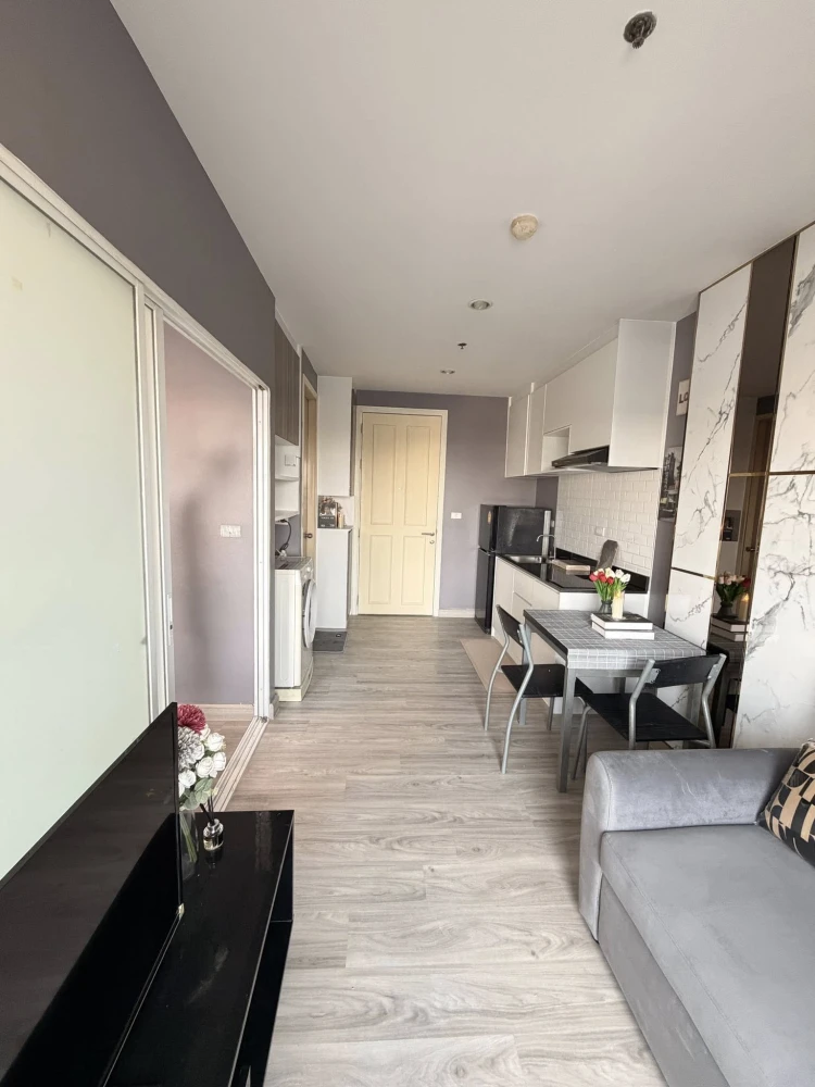 For rent: The Parkland Ratchada-Wongsawang. Beautifully decorated unit with high-quality built-in marble wall furnishings. Book now!