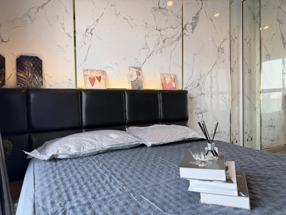 For rent: The Parkland Ratchada-Wongsawang. Beautifully decorated unit with high-quality built-in marble wall furnishings. Book now!