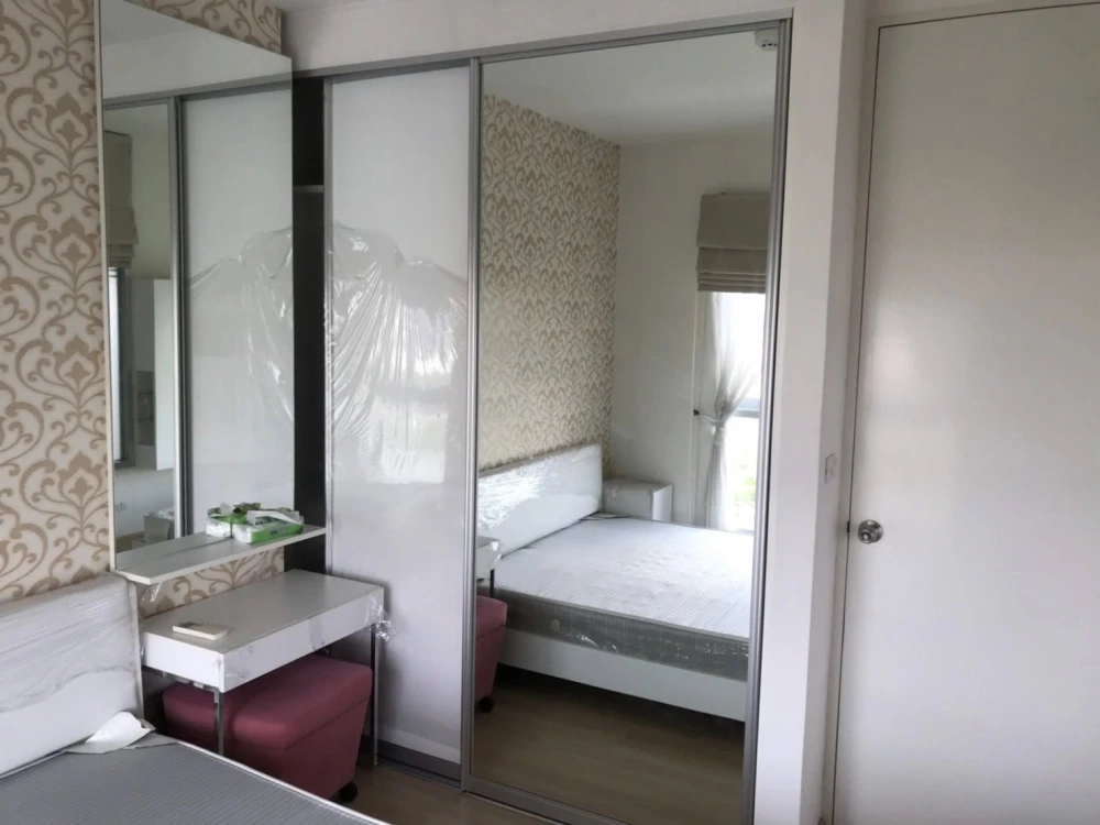For rent: The Parkland Srinakarin Lakeside. Spacious, ready-to-move-in unit on a low floor, fully furnished. Book now!