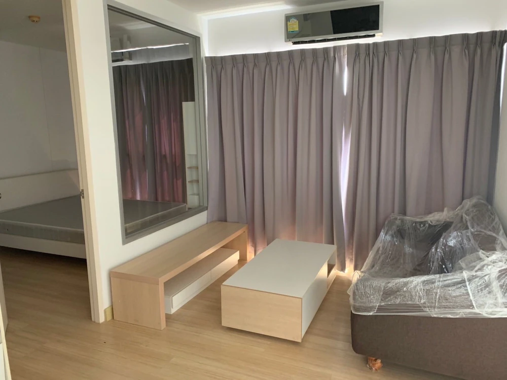 Spacious and comfortable rooms for rent at The Parkland Srinakarin Lakeside, fully furnished. Reservations required.