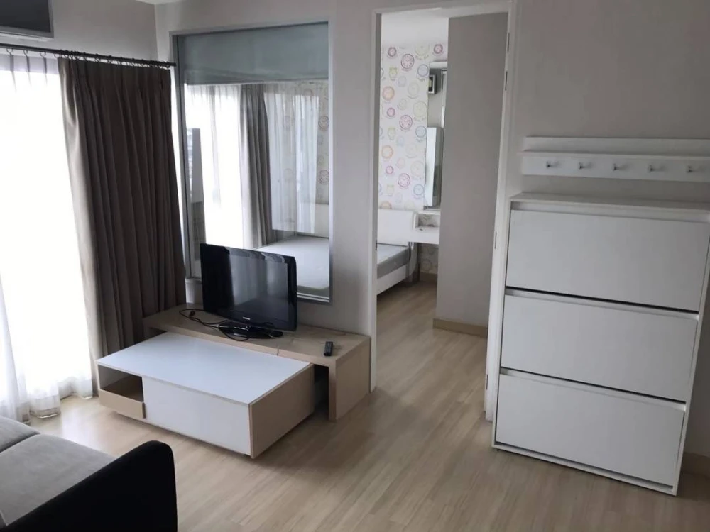 For rent: The Parkland Srinakarin Lakeside, high floor unit, spacious and comfortable. Book now!