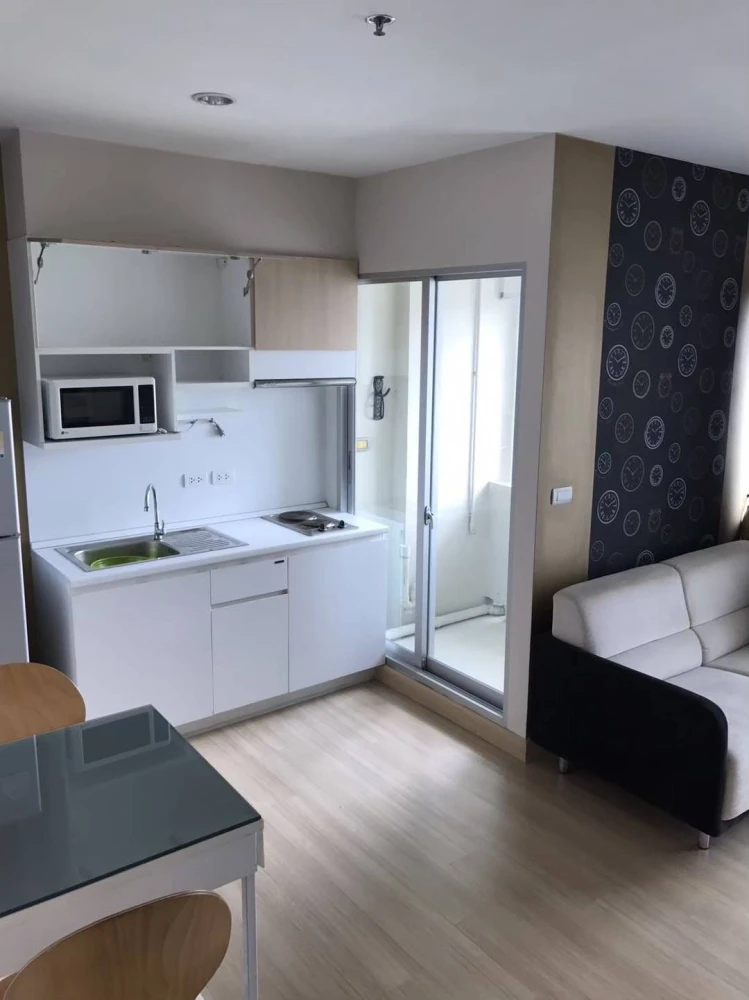 For rent: The Parkland Srinakarin Lakeside, high floor unit, spacious and comfortable. Book now!