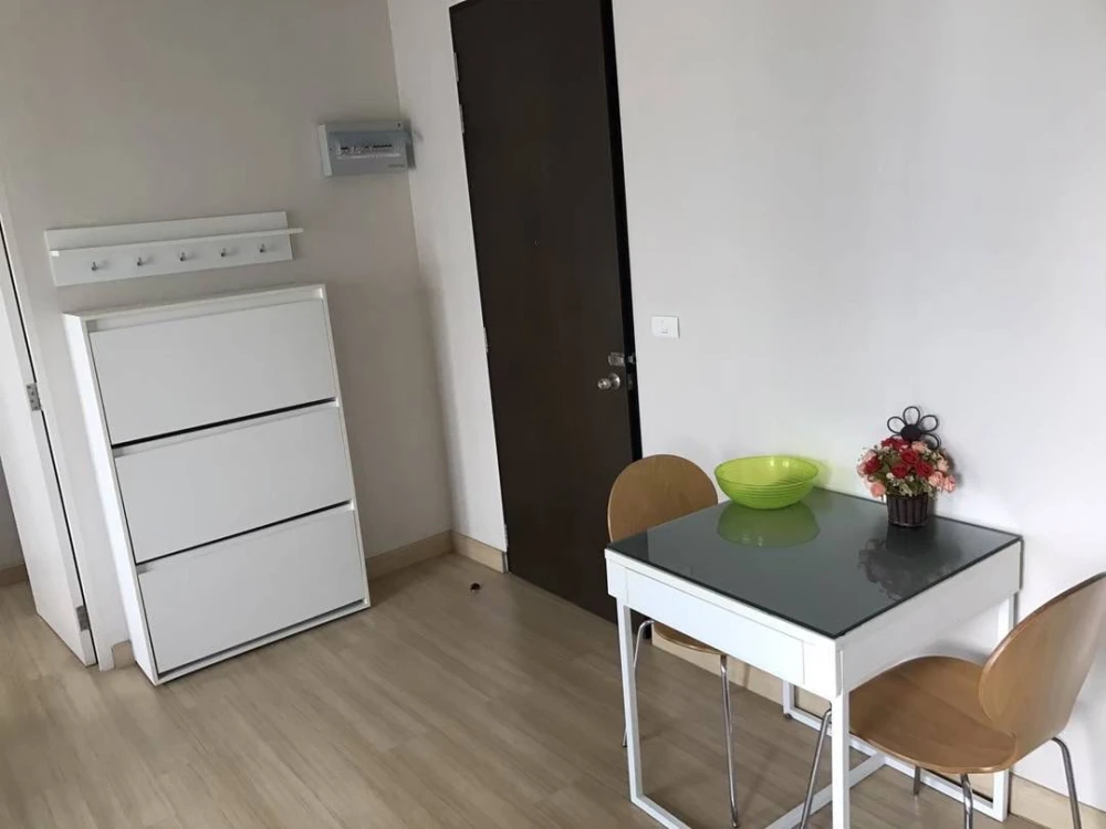 For rent: The Parkland Srinakarin Lakeside, high floor unit, spacious and comfortable. Book now!