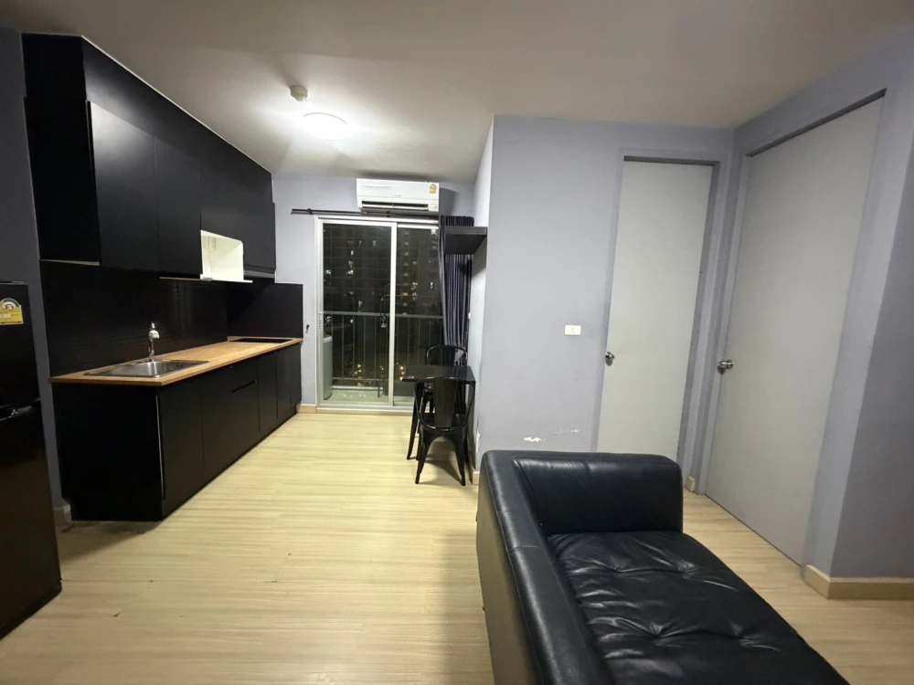 Spacious rooms with full furnishings available for rent at The Parkland Srinakarin. Book now!