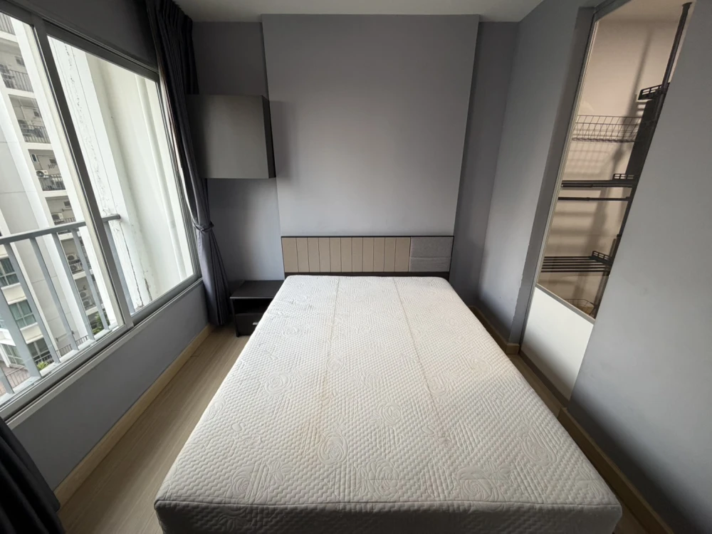 Spacious rooms with full furnishings available for rent at The Parkland Srinakarin. Book now!