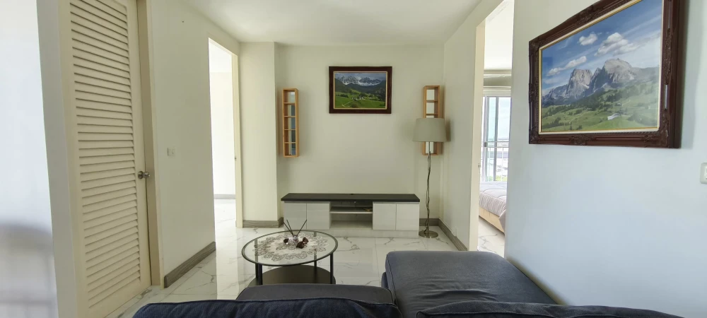 For rent: The Parkland Srinakarin, spacious room, lots of usable space, comes with complete furniture, just bring your bags and move in.