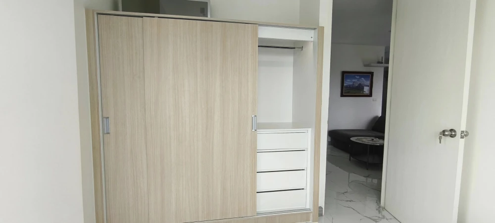 For rent: The Parkland Srinakarin, spacious room, lots of usable space, comes with complete furniture, just bring your bags and move in.