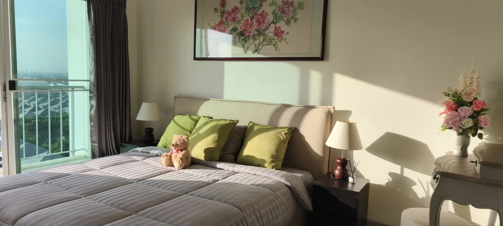 For rent: The Parkland Srinakarin, spacious room, lots of usable space, comes with complete furniture, just bring your bags and move in.