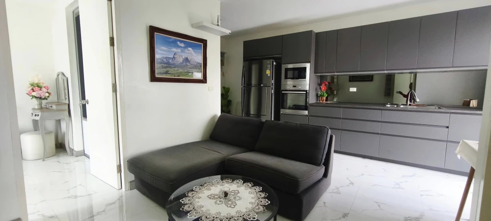 For rent: The Parkland Srinakarin, spacious room, lots of usable space, comes with complete furniture, just bring your bags and move in.