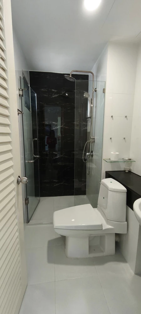 For rent: The Parkland Srinakarin, spacious room, lots of usable space, comes with complete furniture, just bring your bags and move in.