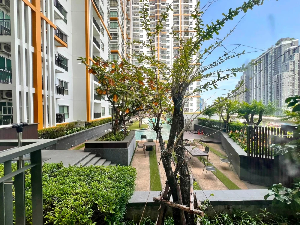 For rent: The Parkland Taksin-Thapra, 1 bedroom, 1 living room. All rooms have large, bright windows. Great value! Book now!