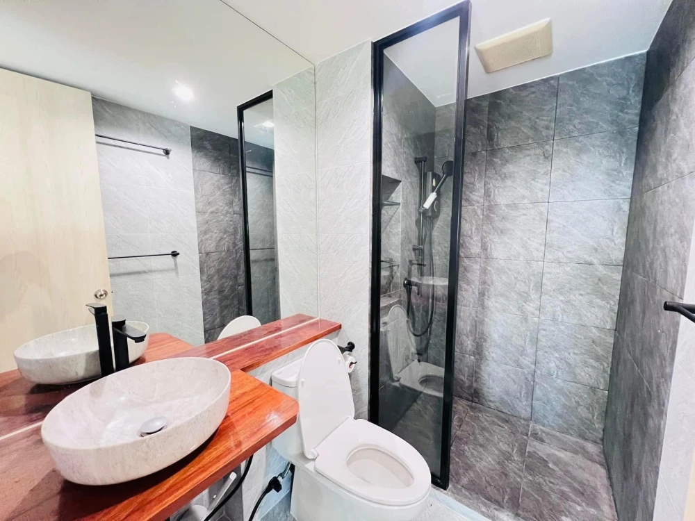 For rent: The Parkland Taksin-Thapra, a nice room with lots of usable space, decorated in a minimalist style, good location, book now.