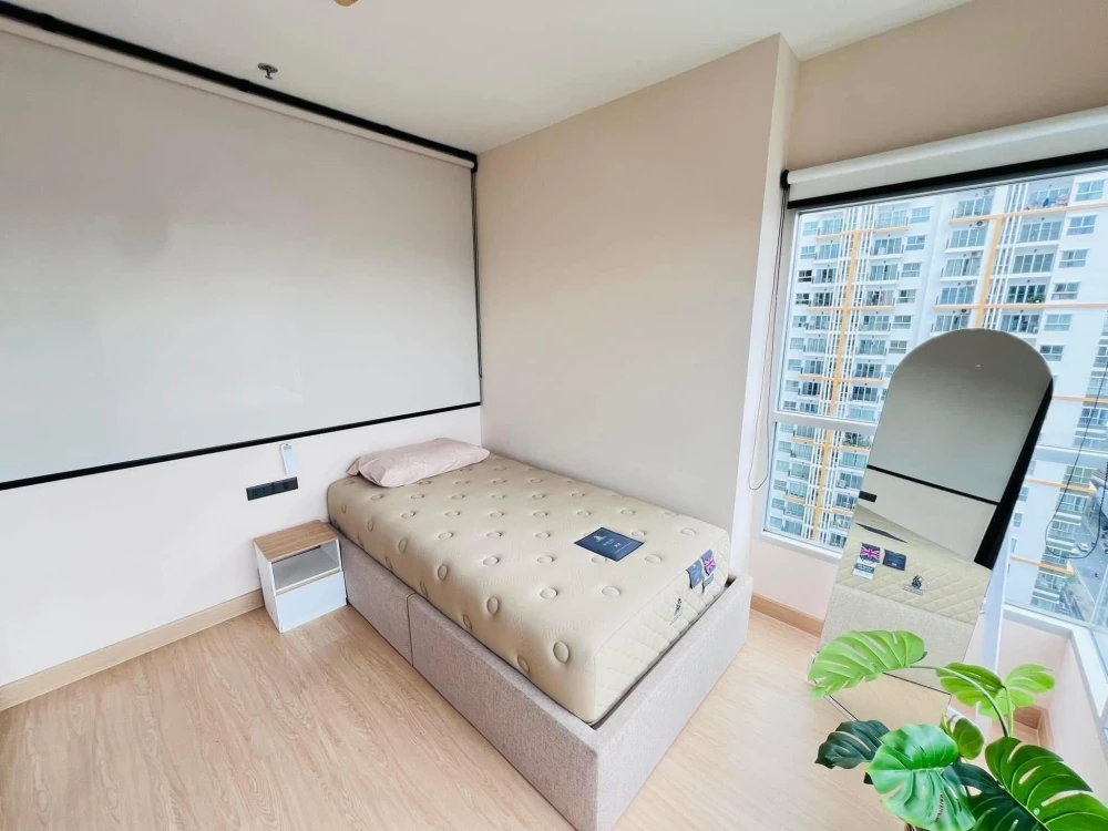 For rent: The Parkland Taksin-Thapra, a nice room with lots of usable space, decorated in a minimalist style, good location, book now.