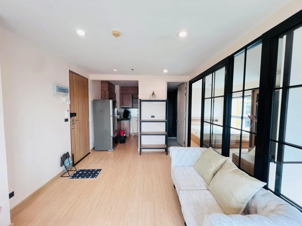 For rent: The Parkland Taksin-Thapra, a nice room with lots of usable space, decorated in a minimalist style, good location, book now.