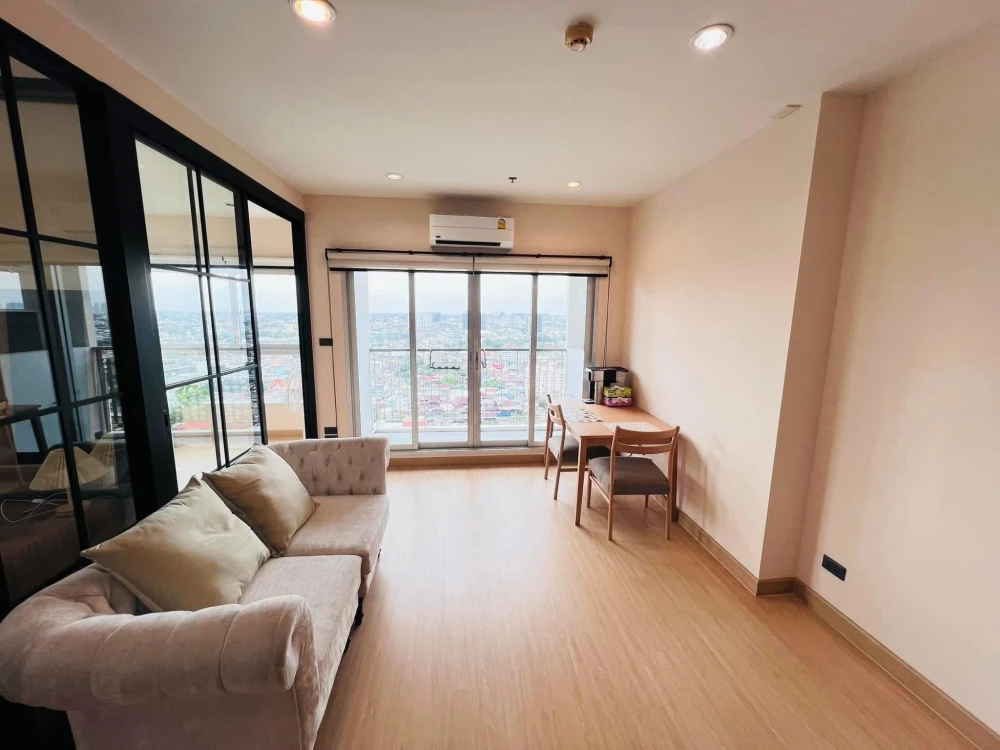 For rent: The Parkland Taksin-Thapra, a nice room with lots of usable space, decorated in a minimalist style, good location, book now.