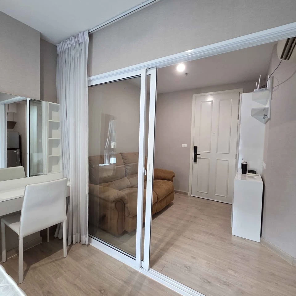 For rent: The Parkland Phetkasem - Tha Phra. Pool view, shaded room, cool and comfortable. Ready to move in immediately.