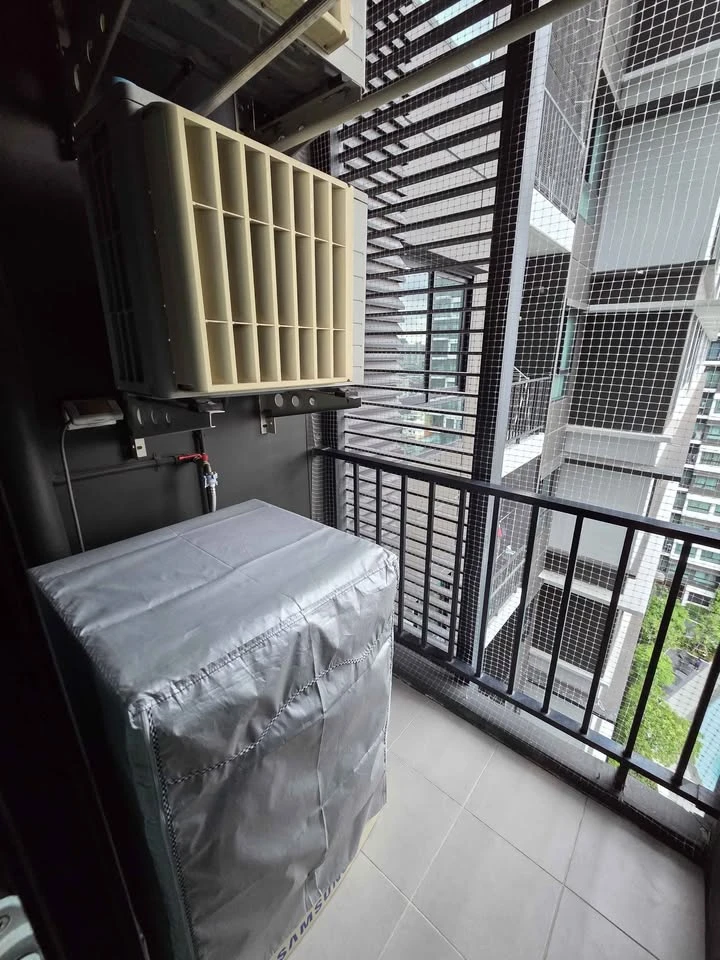 For rent: The Parkland Phetkasem - Tha Phra. Pool view, shaded room, cool and comfortable. Ready to move in immediately.