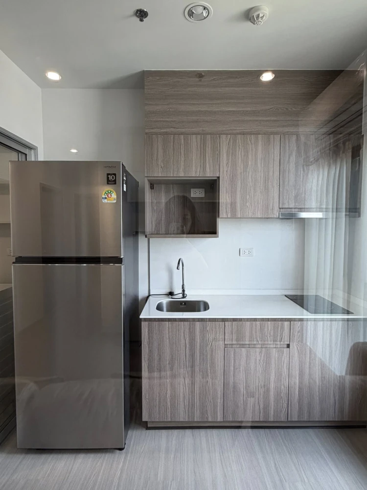 For rent: The Parkland Phetkasem 56. Ready-to-move-in unit with complete amenities and spacious living area. Book now, don't miss out!