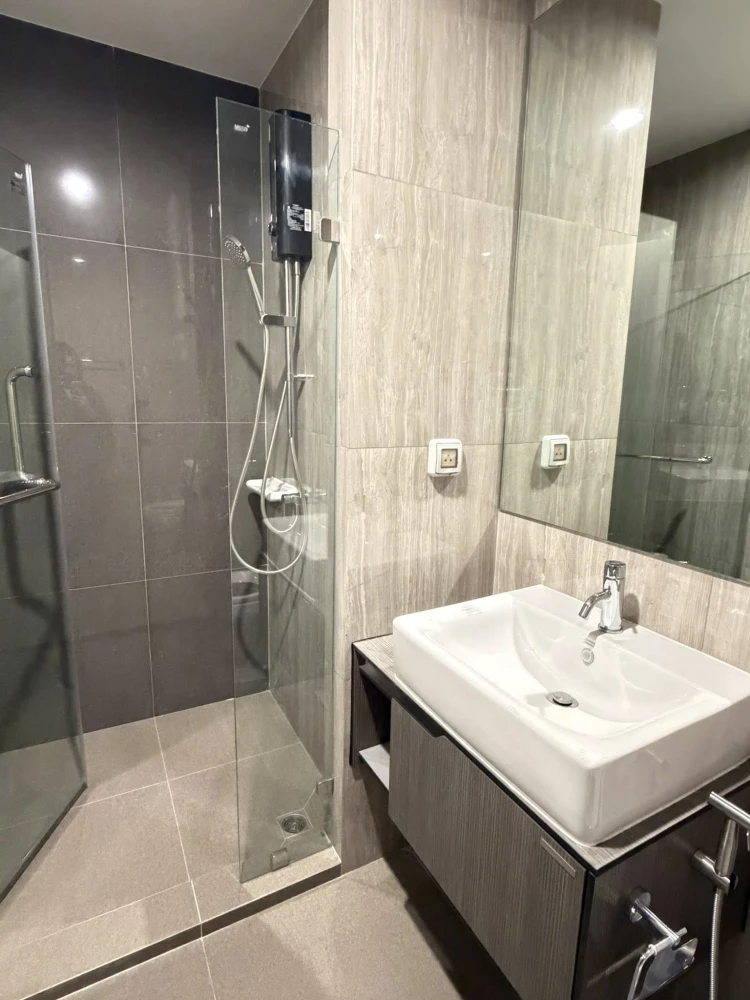 For rent: The Parkland Phetkasem 56. Ready-to-move-in unit with complete amenities and spacious living area. Book now, don't miss out!