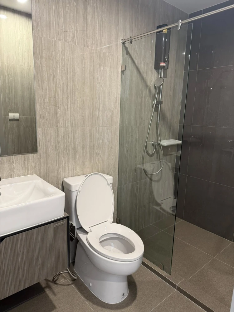 For rent: The Parkland Phetkasem 56. Ready-to-move-in unit with complete amenities and spacious living area. Book now, don't miss out!