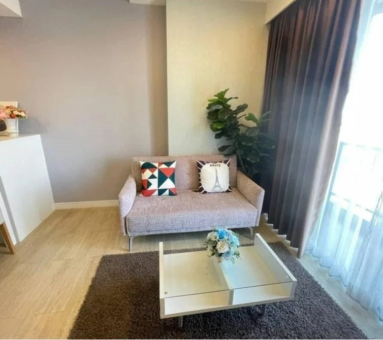 For rent: The Patio Bangsaen, corner room with privacy, fully furnished and equipped with electrical appliances, beautiful sea view, book now.