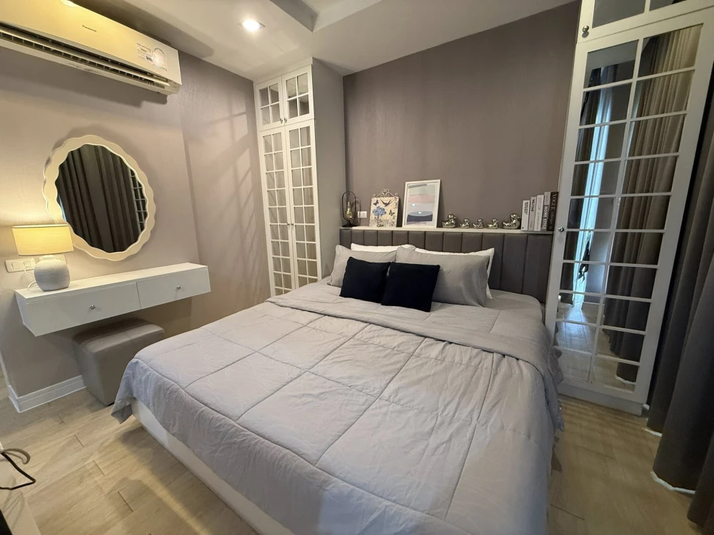 For rent: The Patio Bangsaen. Beautifully decorated room with a coordinated color scheme. Fully furnished with all amenities. Don't miss out!