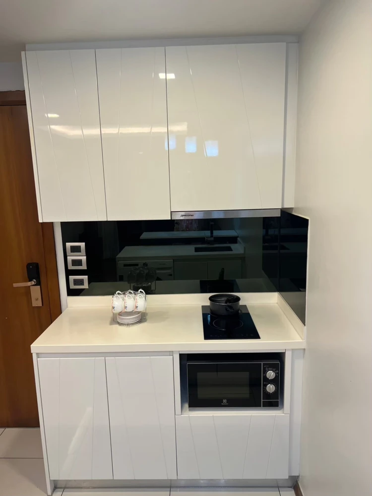For rent: The Peak Towers Pattaya, spacious room, lots of usable space, good location, beautiful sea view, don't miss this good deal.