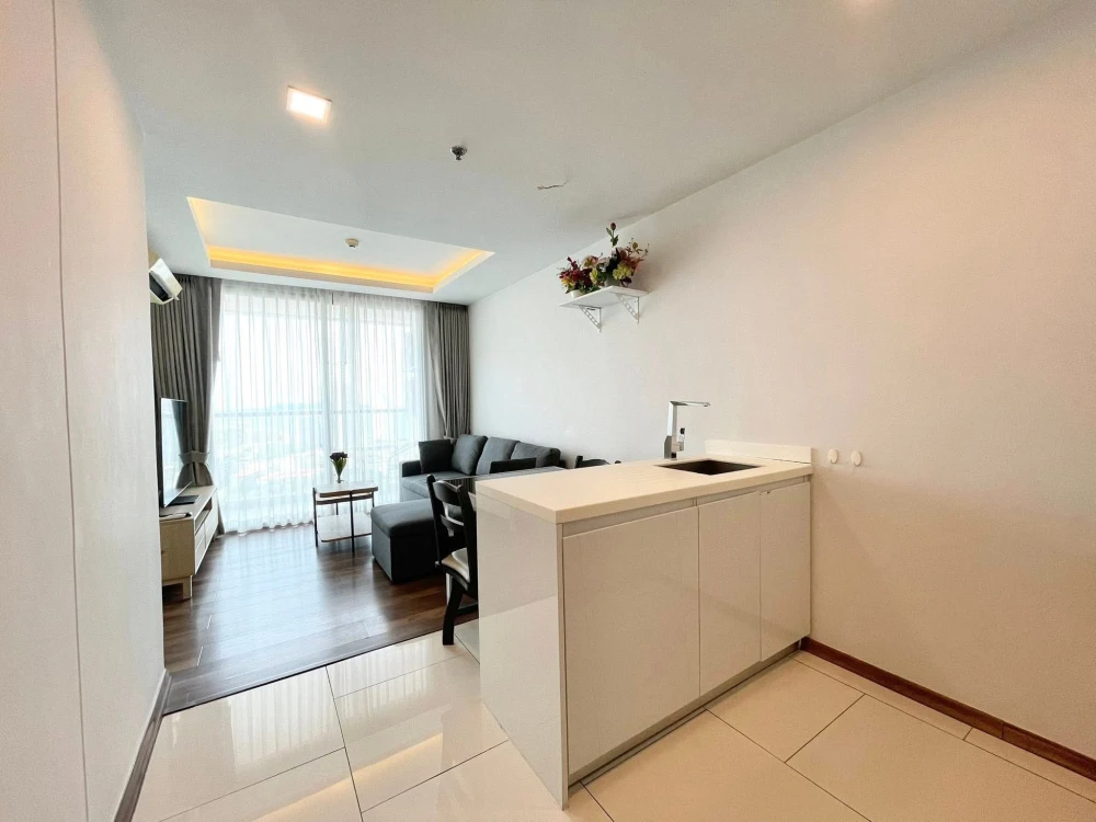 For rent: The Peak Towers, high floor room, sea view, fully furnished, spacious room, hurry and reserve now+++