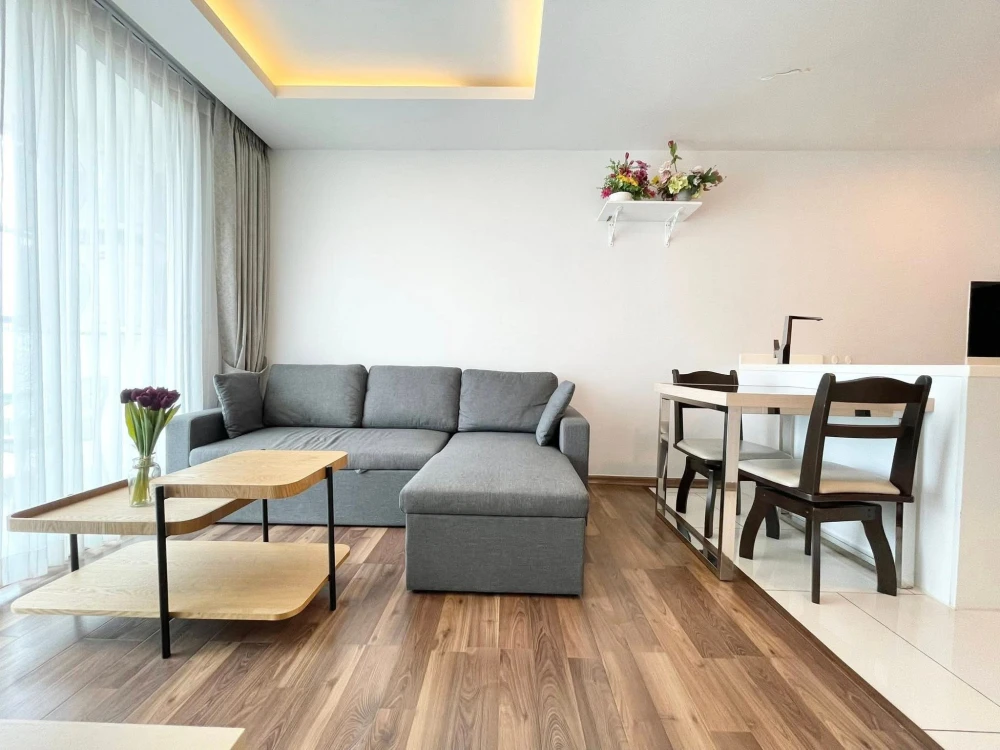 For rent: The Peak Towers, high floor room, sea view, fully furnished, spacious room, hurry and reserve now+++