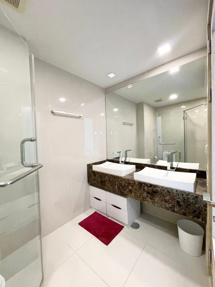 For rent: The Peak Towers, high floor room, sea view, fully furnished, spacious room, hurry and reserve now+++