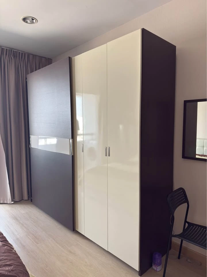 For rent: The Platinum Condominium, 17th floor, beautiful corner room, good location, good price. You must come and reserve today.