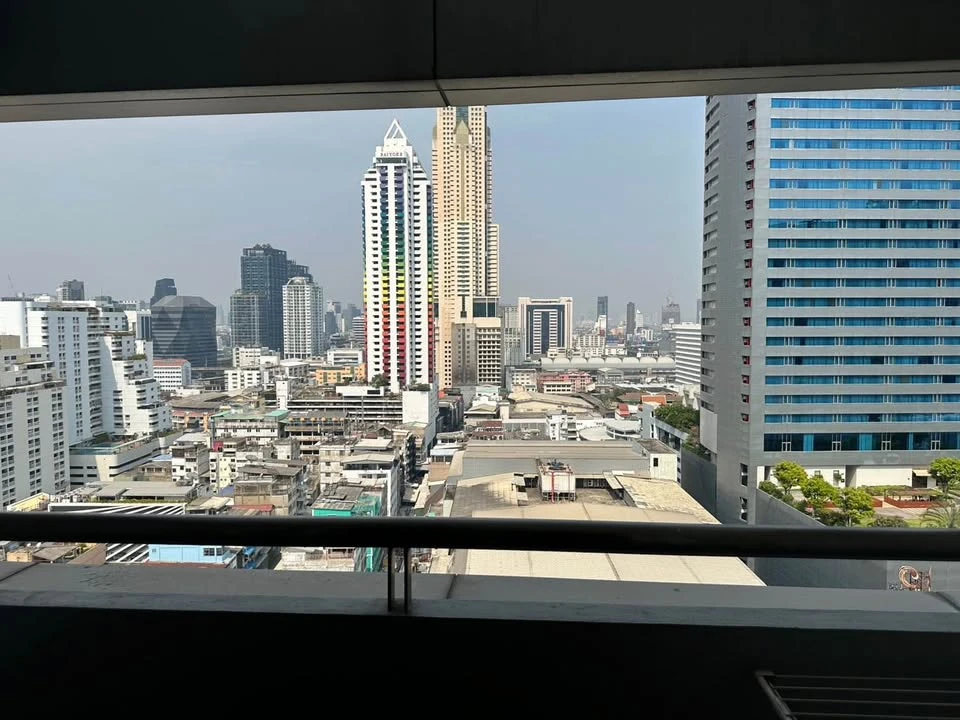 For rent: The Platinum Condominium, 17th floor, beautiful corner room, good location, good price. You must come and reserve today.