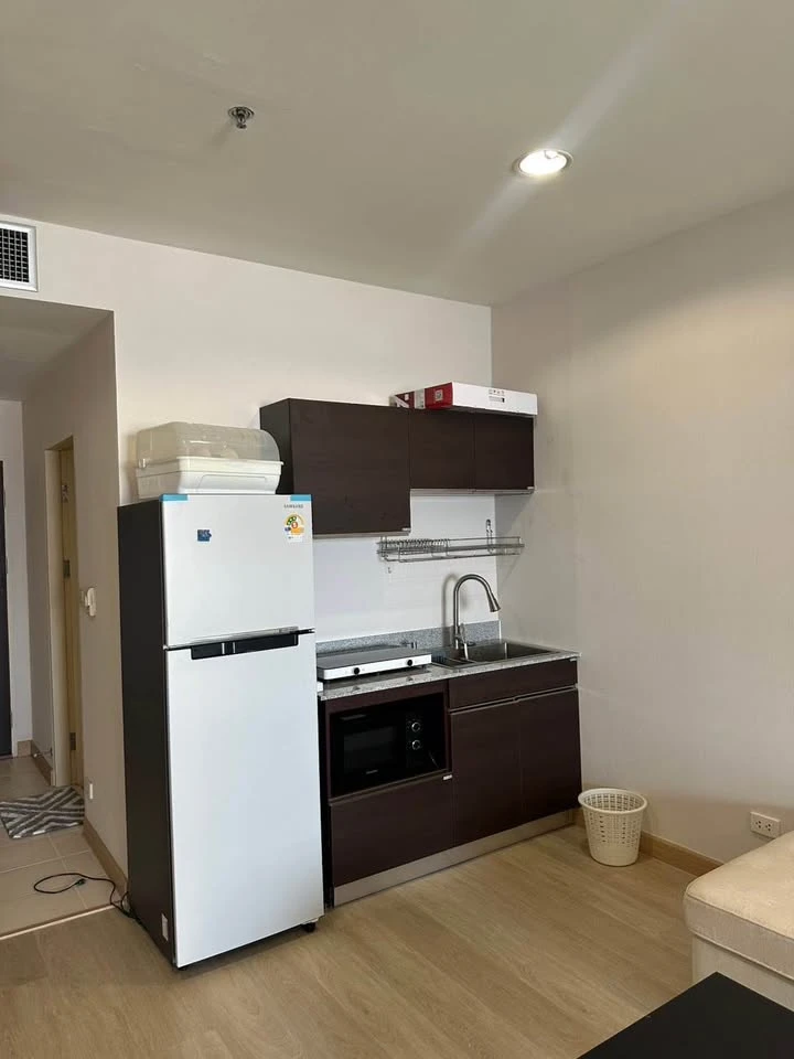 For rent: The Platinum Condominium, 17th floor, beautiful corner room, good location, good price. You must come and reserve today.