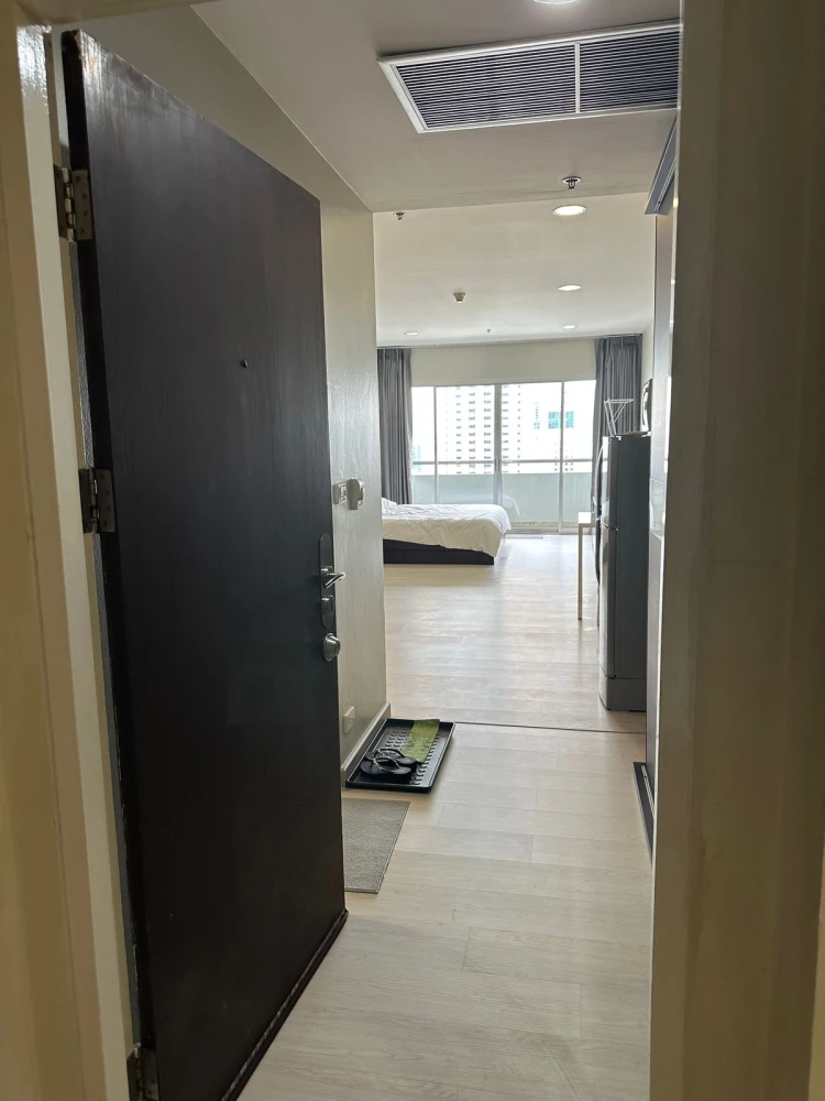 For rent: The Platinum, 16th floor, Baiyoke Tower view, fully furnished, reserve now, hurry!