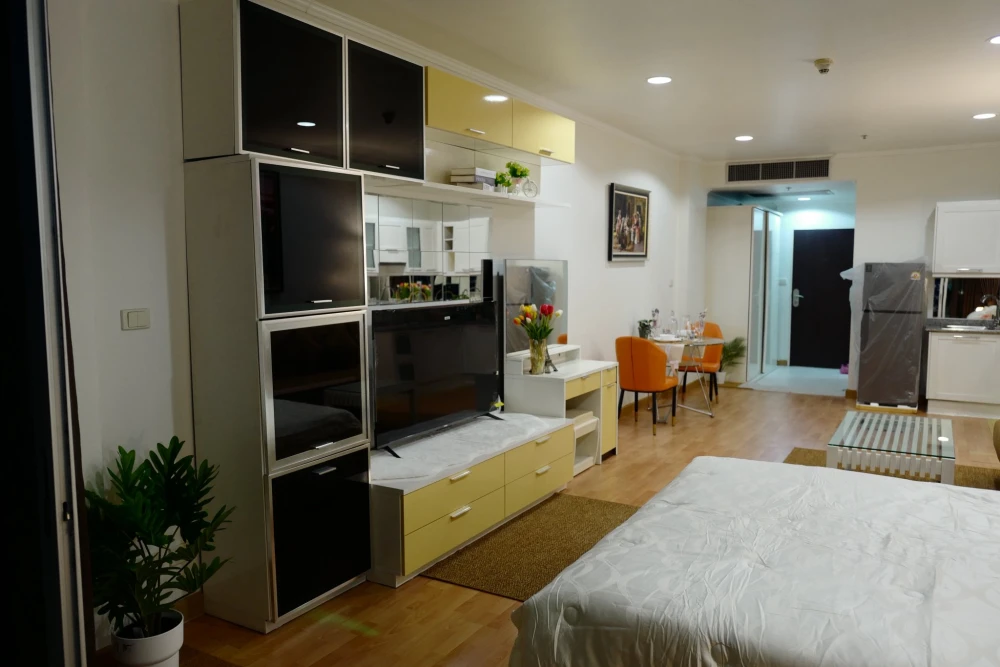 For rent: The Platinum, 23rd floor, spacious room, comfortable, comes with complete decorations, reserve now, hurry!