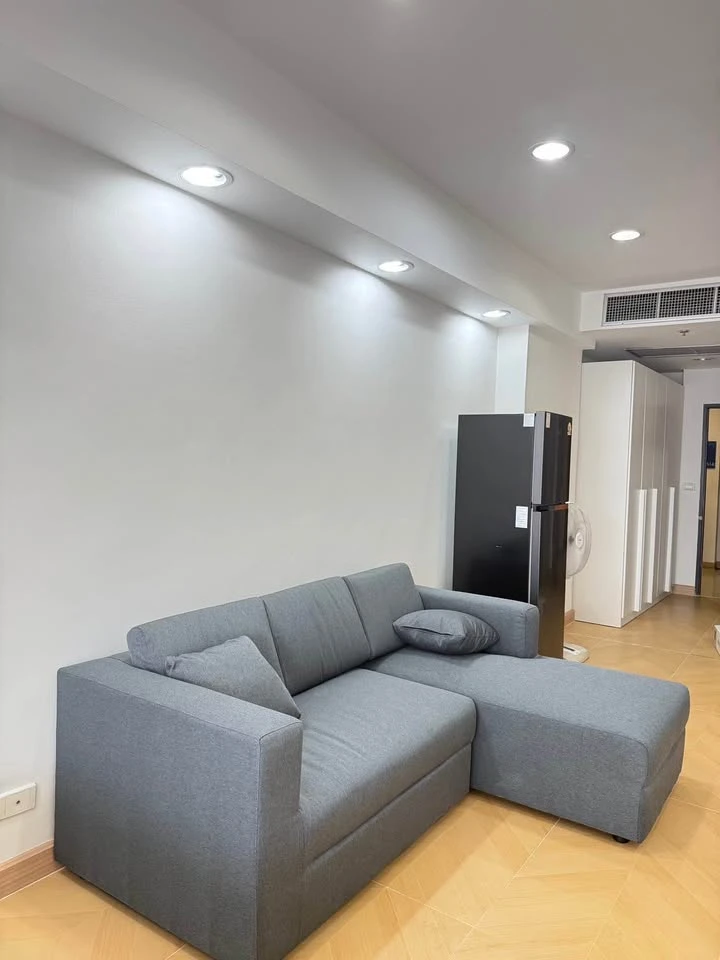 For rent: The Platinum, corner room, not crowded, good location, fully furnished, garden view. Hurry and reserve now!