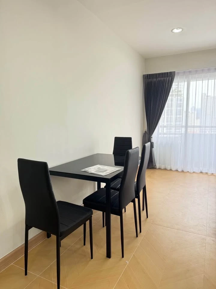 For rent: The Platinum, corner room, not crowded, good location, fully furnished, garden view. Hurry and reserve now!