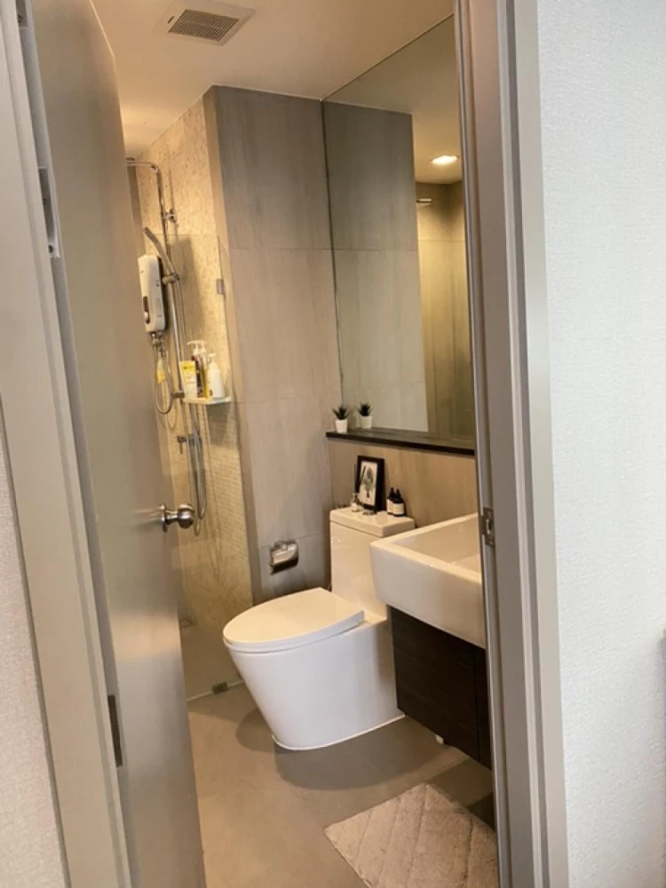 For rent: The Politan Aqua, 1 bedroom, 1 bathroom, decorated in a theme, complete with furniture and appliances. Hurry and reserve now!