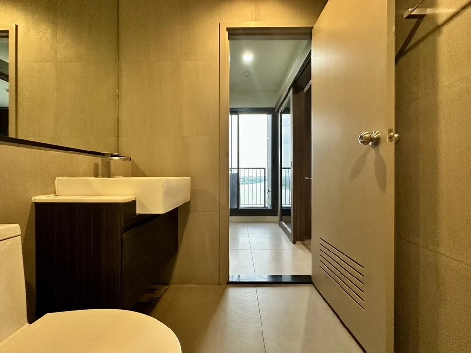 For rent: The Politan Aqua, 18th floor, north side, good view, beautifully decorated, fully equipped, super cool, hurry and book now.