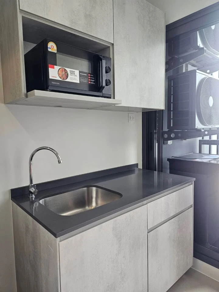 For rent: The Politan Aqua, 48th floor, very high, river view, cool breeze all day, ready to move in immediately!
