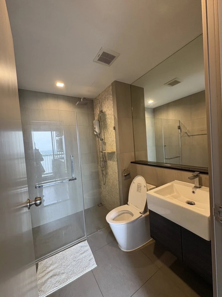 For rent: The Politan Aqua, spacious room, lots of usable space, comes with complete furniture, don't miss it.