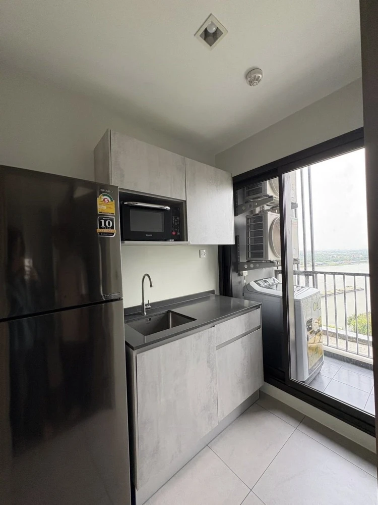 For rent: The Politan Aqua, spacious room, lots of usable space, comes with complete furniture, don't miss it.